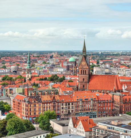 Panoramablick auf die Innenstadt von Hannover mit der Marktkirche im Zentrum